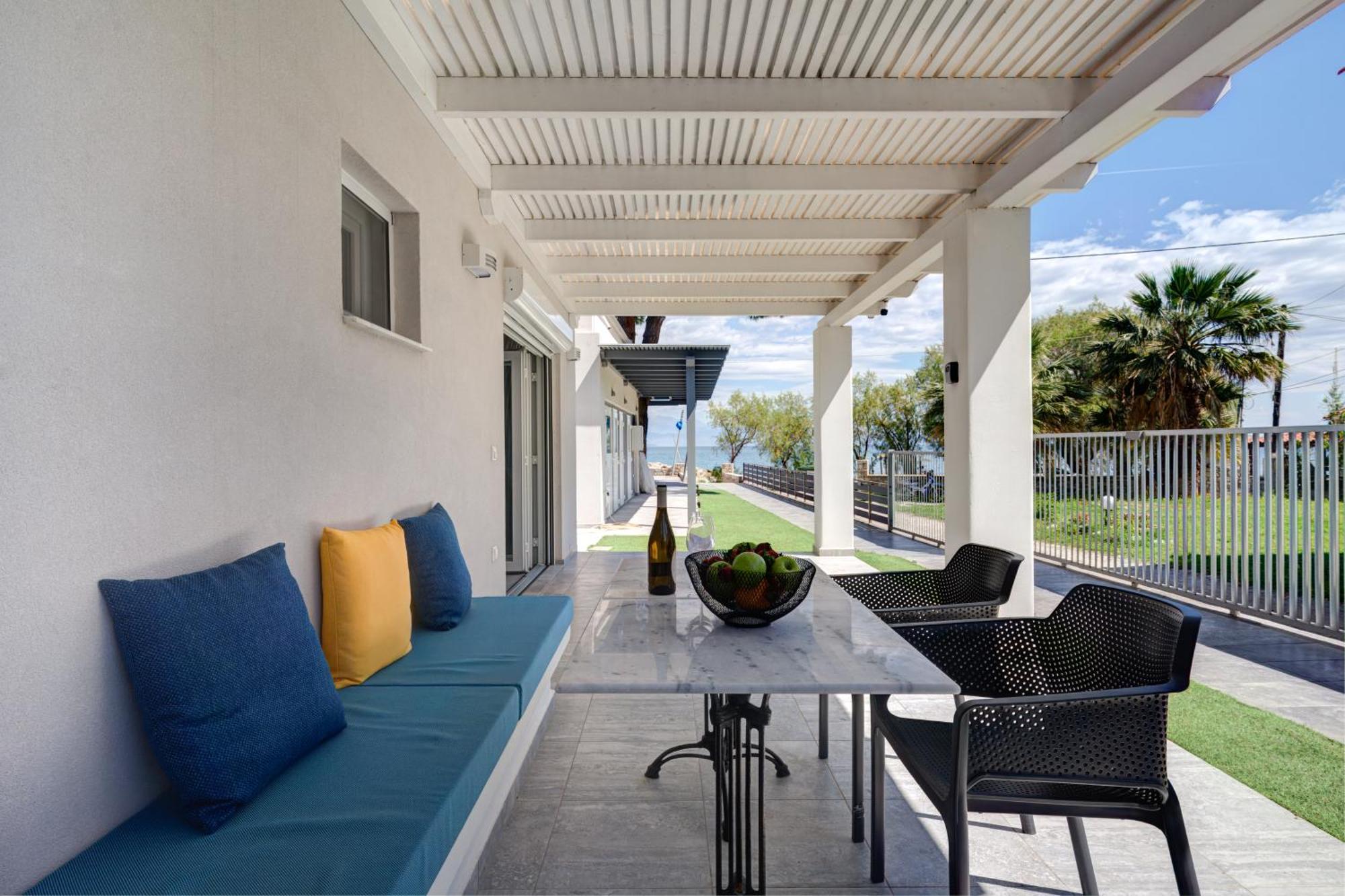 Molos Beachfront Apartments In Diakopto Buitenkant foto
