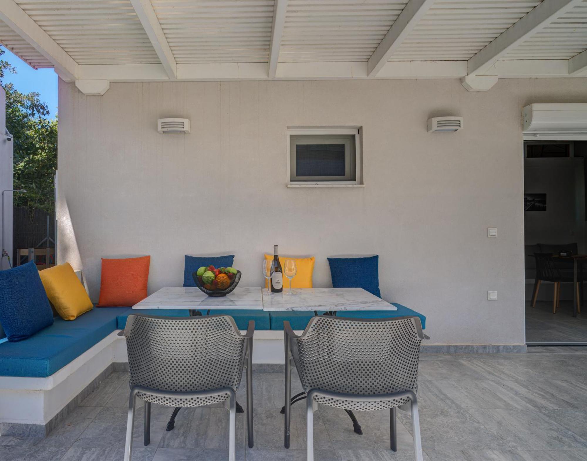 Molos Beachfront Apartments In Diakopto Buitenkant foto