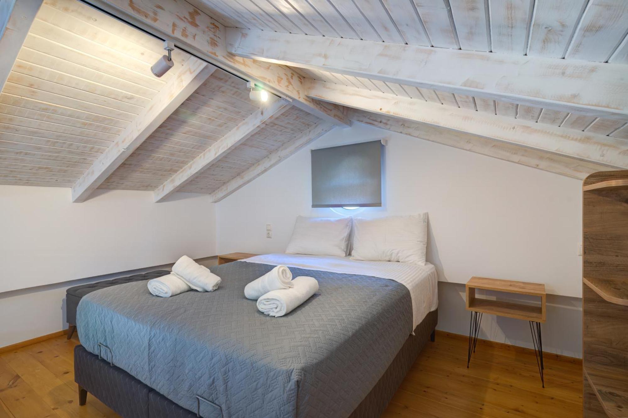Molos Beachfront Apartments In Diakopto Buitenkant foto