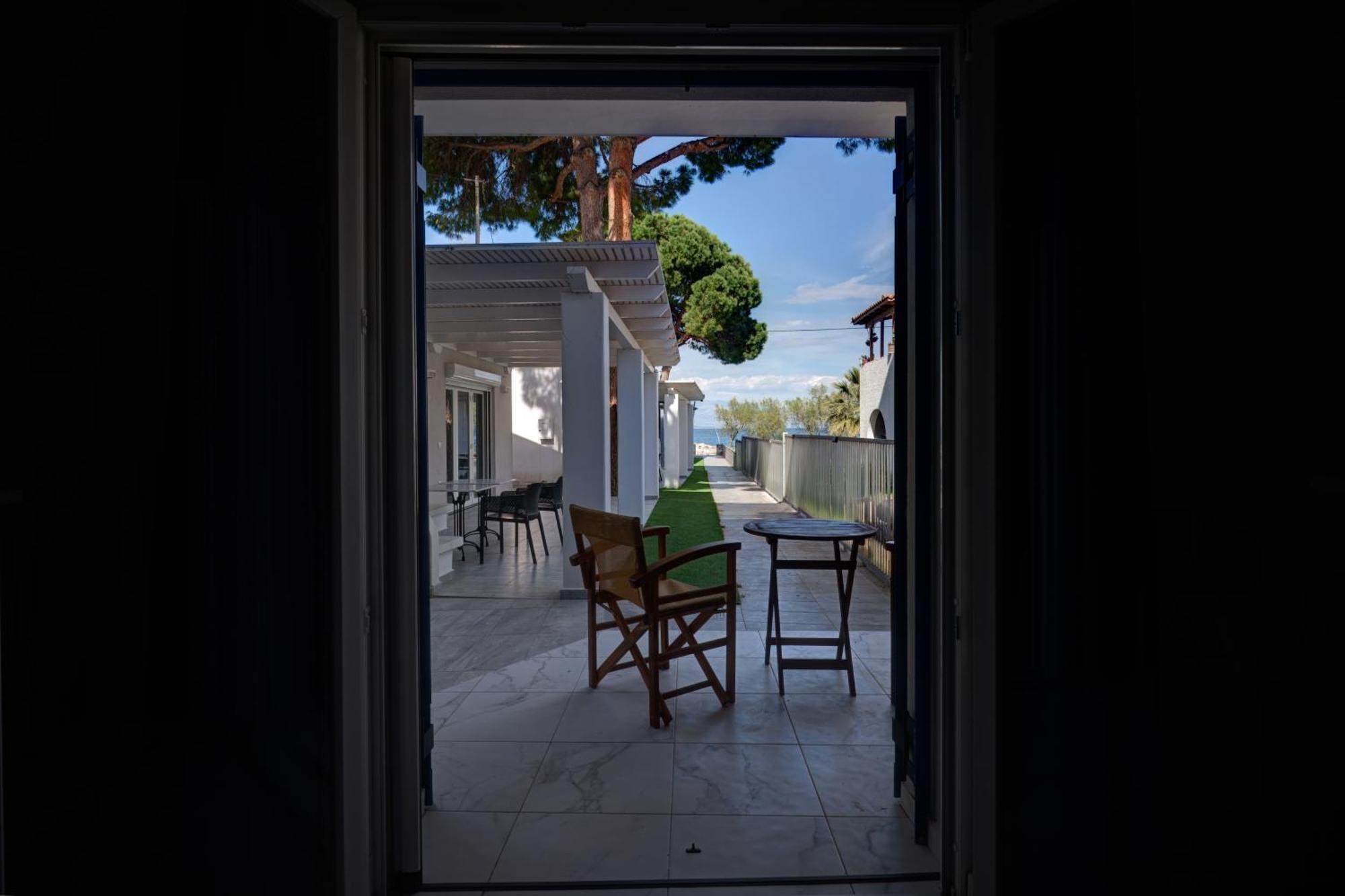 Molos Beachfront Apartments In Diakopto Buitenkant foto