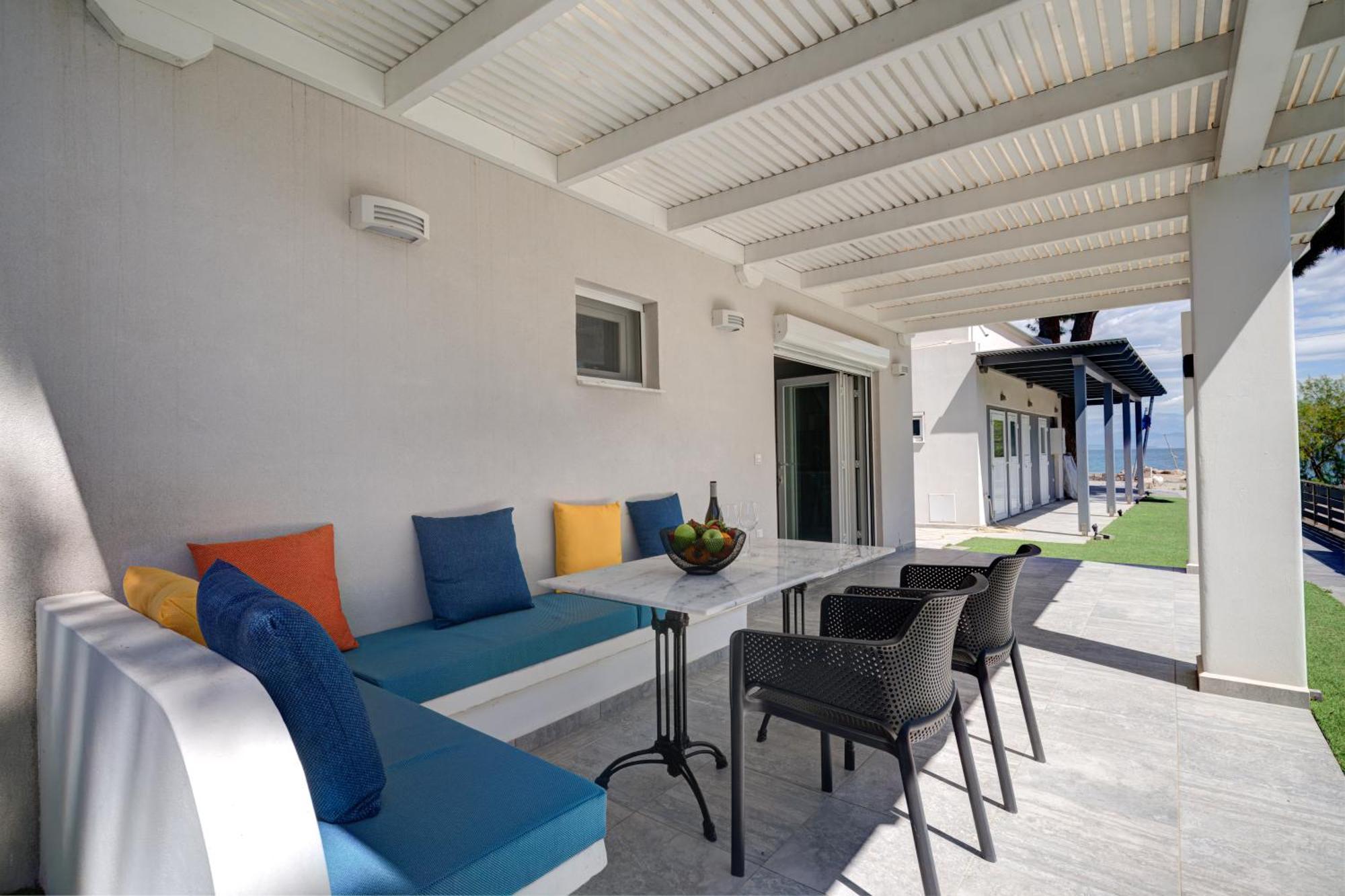 Molos Beachfront Apartments In Diakopto Buitenkant foto