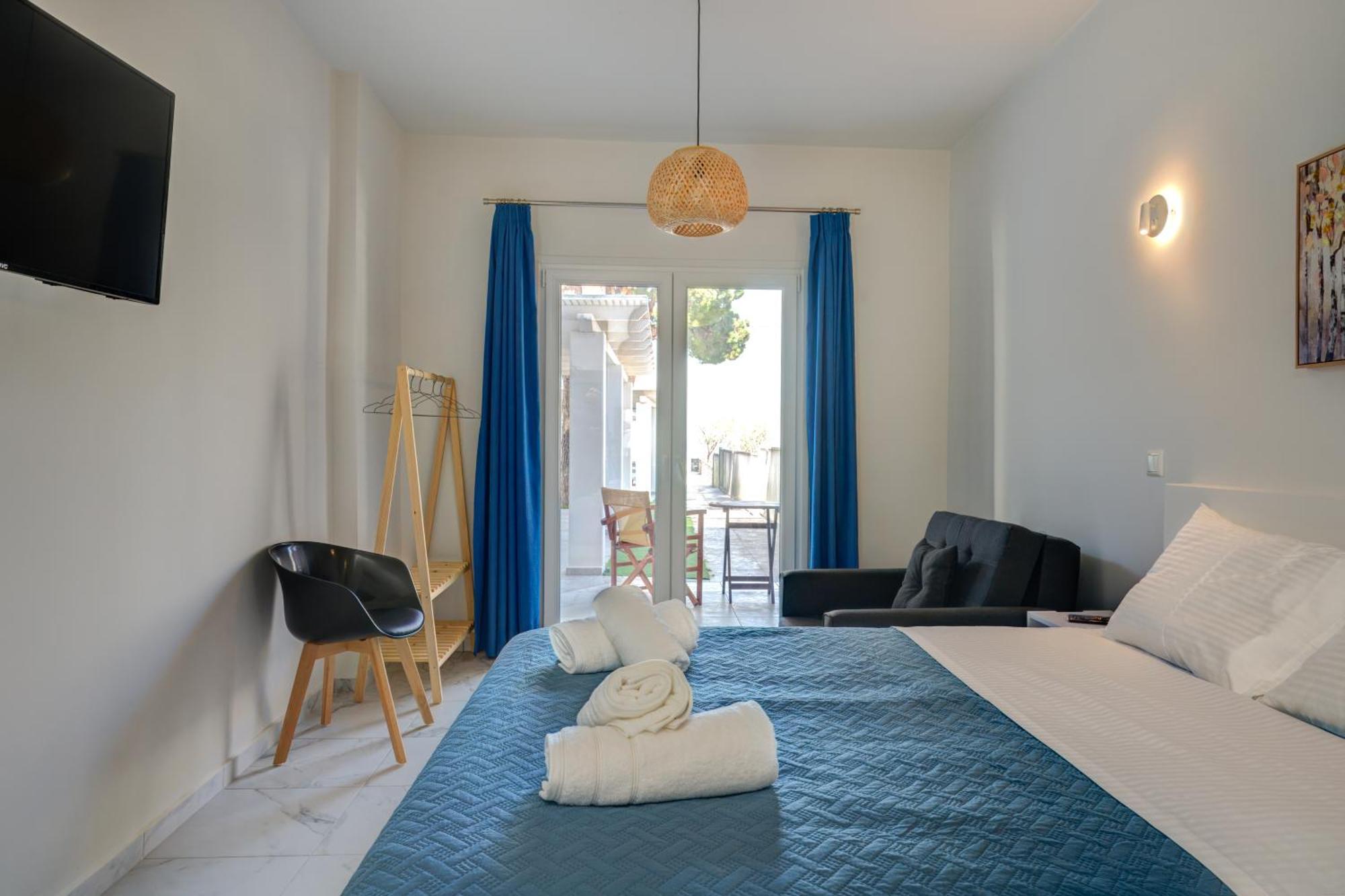 Molos Beachfront Apartments In Diakopto Buitenkant foto