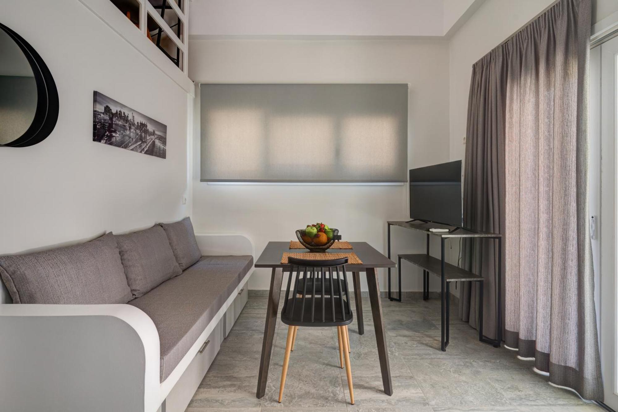 Molos Beachfront Apartments In Diakopto Buitenkant foto
