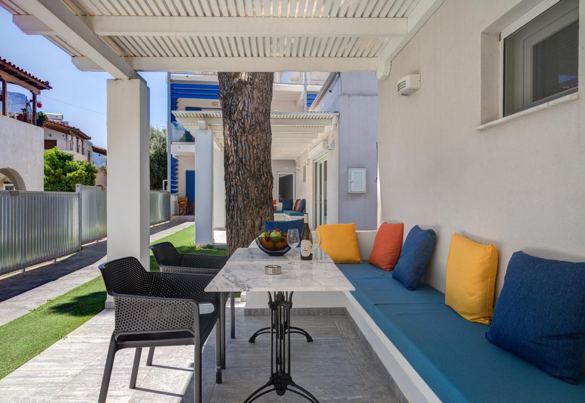 Molos Beachfront Apartments In Diakopto Buitenkant foto