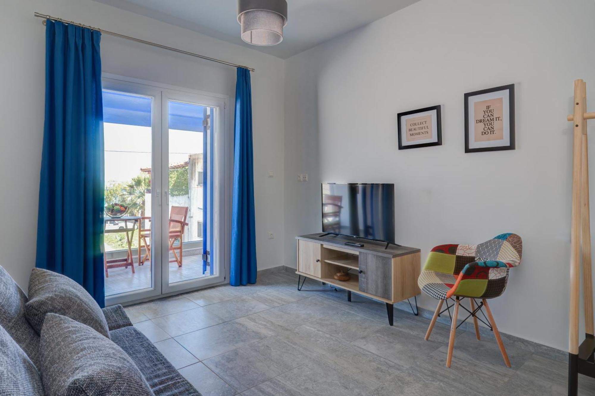 Molos Beachfront Apartments In Diakopto Buitenkant foto