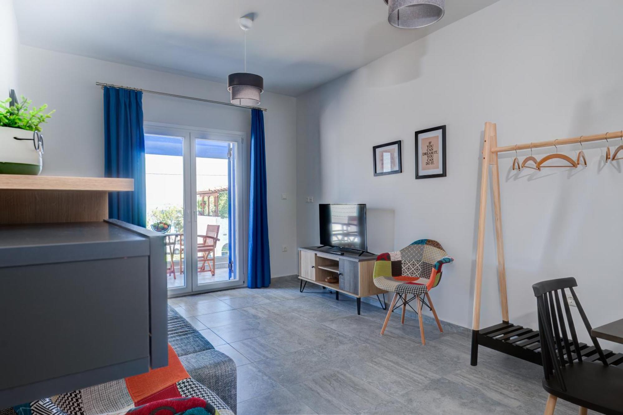 Molos Beachfront Apartments In Diakopto Buitenkant foto