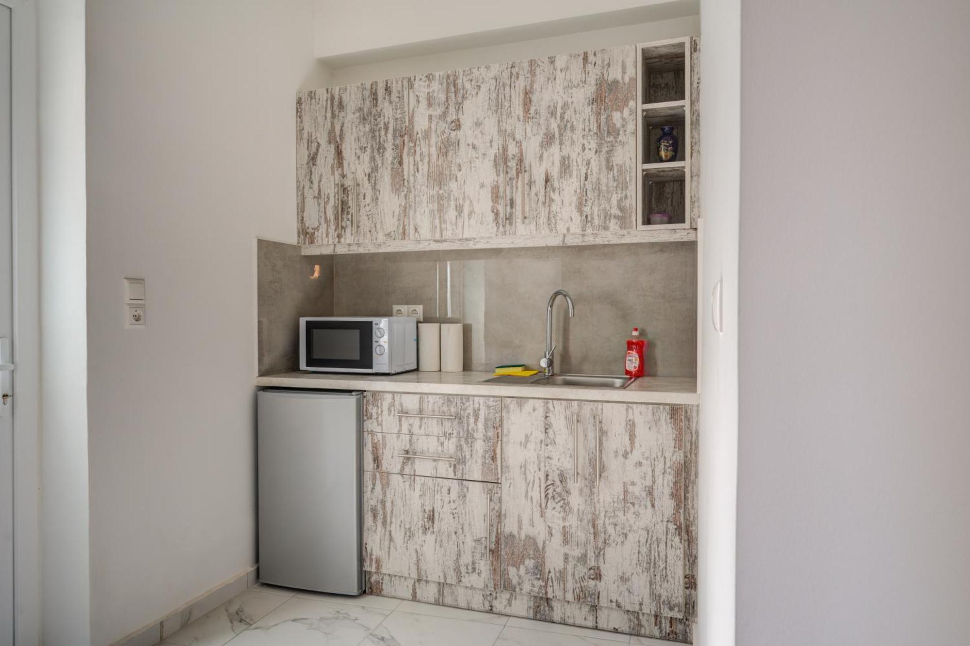 Molos Beachfront Apartments In Diakopto Buitenkant foto