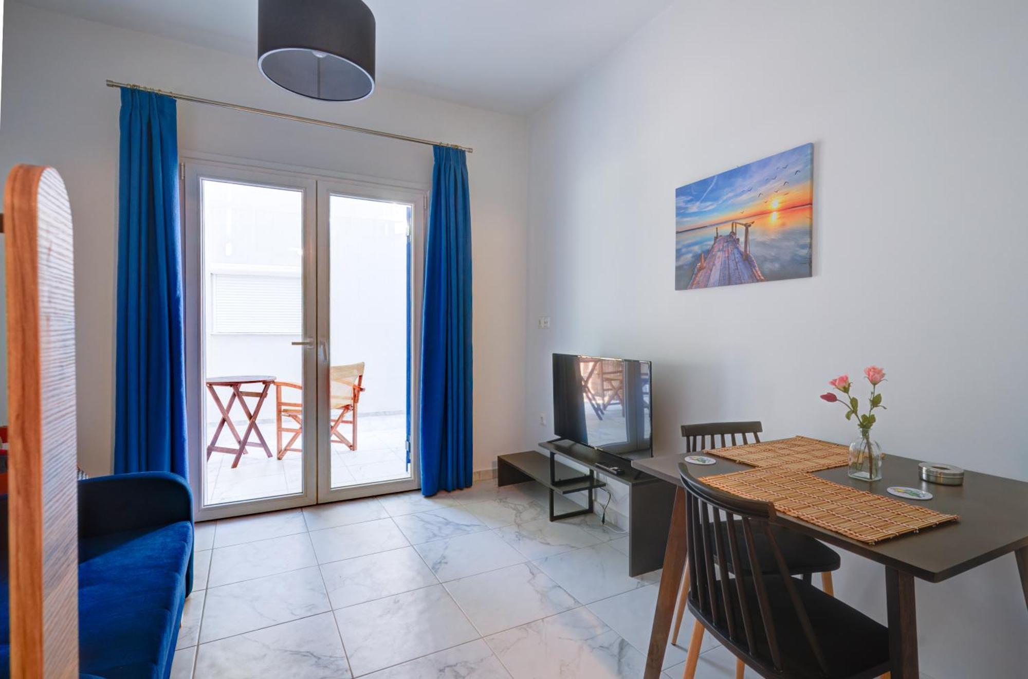 Molos Beachfront Apartments In Diakopto Kamer foto